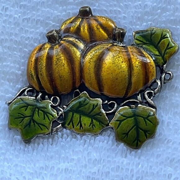 Pumpkin patch brooch enamel over pewter by AJMC. - Picture 2 of 6